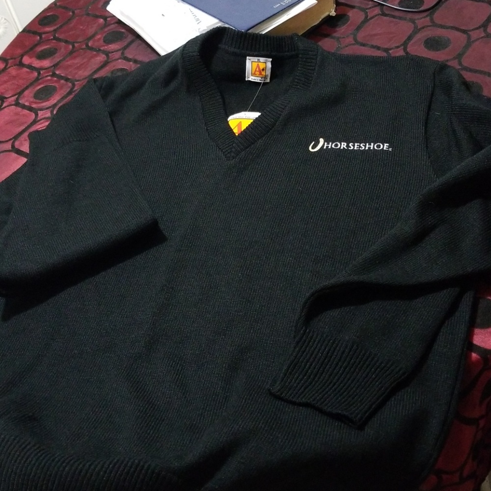 XL Men Long Sleeve HorseShoe V-Neck  Sweater